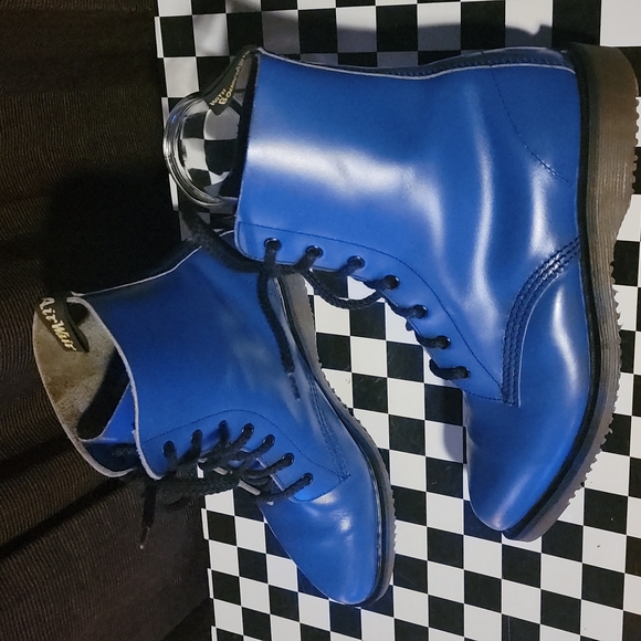 *SOLD* Made in England Dr. Martens Boots - Picture 3 of 11